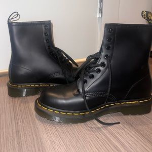 DR MARTEN BOOTS